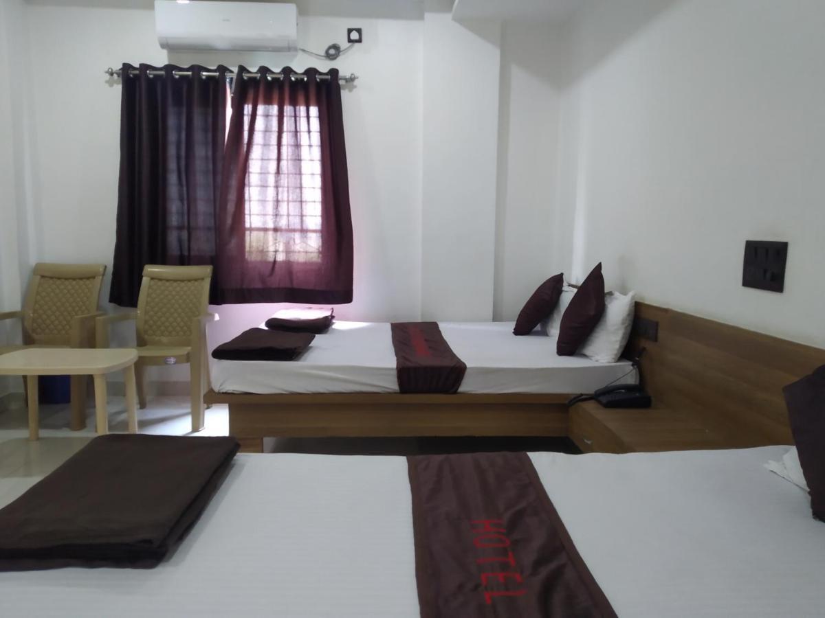 Hotel Vrundavan Pune Exteriör bild